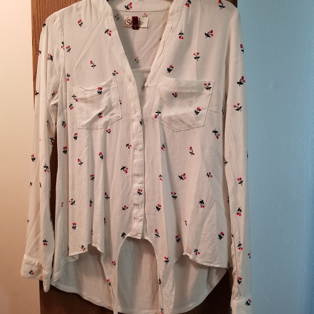 Blouse. white. like new